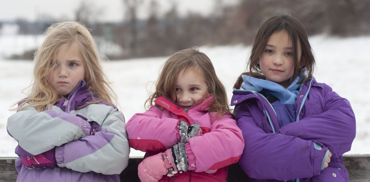 Безопасность зимой для детей🥇Правила поведения и памятка для родителей | FindMyKids Blog