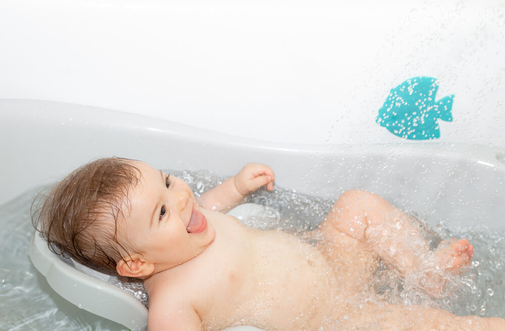 развитие ребенка в 8 месяцев комаровский