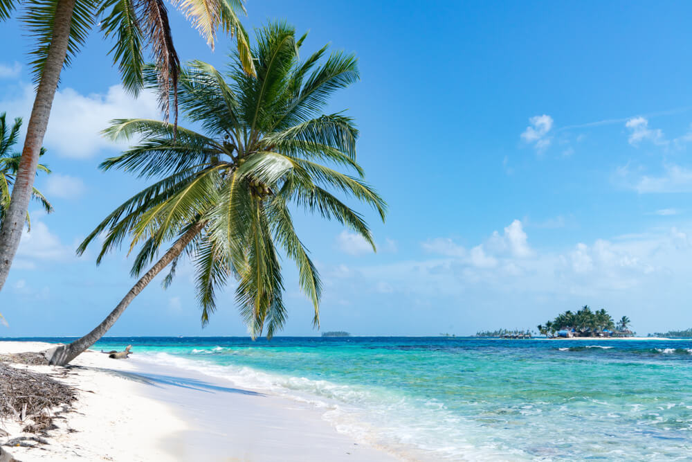 куда поехать отдыхать недорого на море