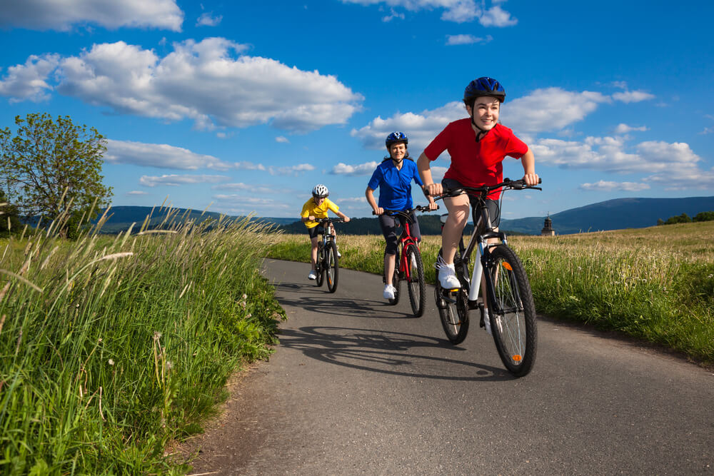 How to Teach a Kid to Ride a Bike StepByStep Guide FindMyKids Blog